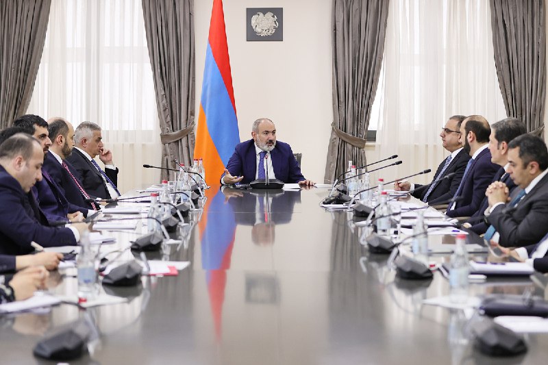 Paşinyan diplomatları topladı: Azərbaycanla bağlı müzakirələr aparıldı
