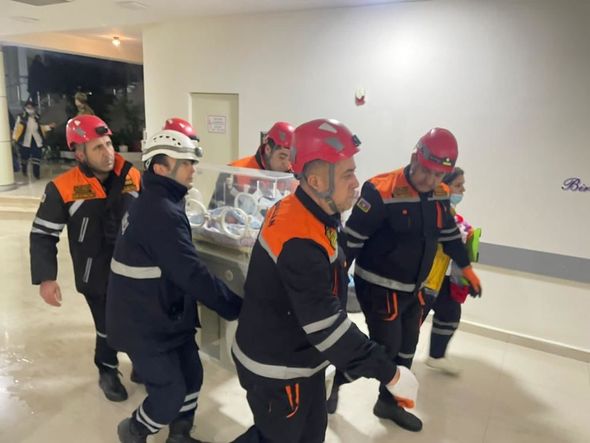 Yanğından xilas edilən 6 körpənin vəziyyəti ağırdır