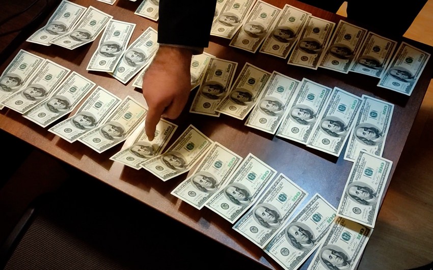 Saxta dollar satan dəstə üzvləri saxlanıldı - VİDEO