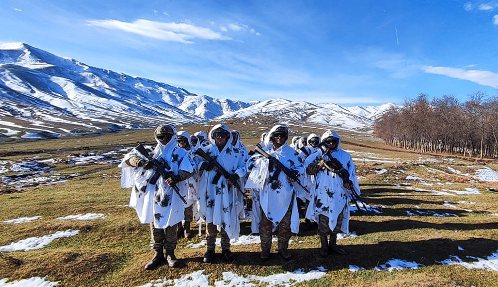 Komando bölmələri şərti düşməni mühasirəyə aldılar - FOTO