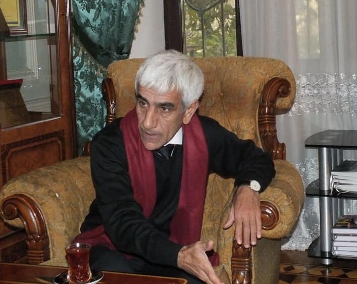 Əliağa Vahidi canlandıran Əməkdar artist - Təvazökar aktyor