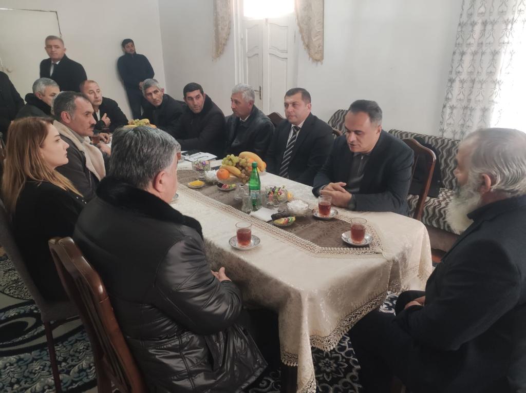 İcra başçısı şəhid atasını ziyarət etdi - FOTO