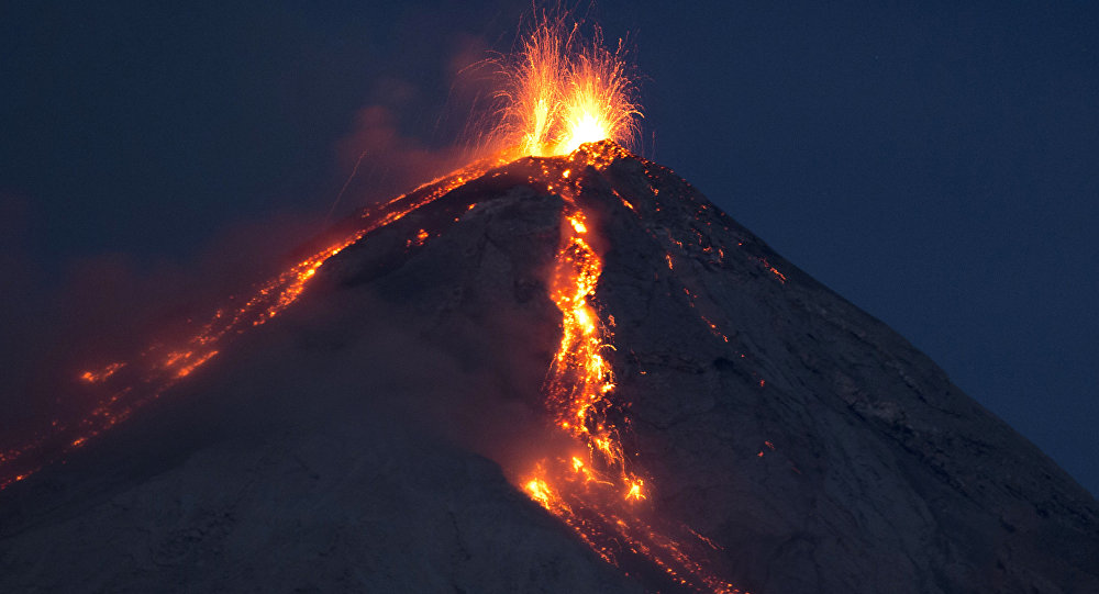 İndoneziyada Merapi vulkanı yenidən PÜSKÜRDÜ