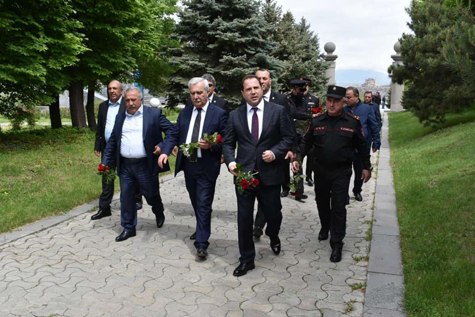 Tonoyan Koçaryanın komissiyasından NARAZIDIR