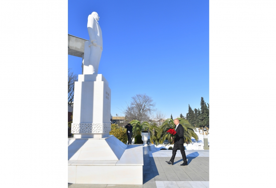 Prezident Lənkəranda Heydər Əliyevin abidəsini ziyarət etdi