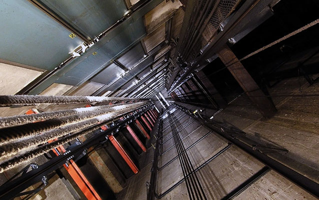 Lift qırıldı, 4 nəfər yaralandı - YENİLƏNİB