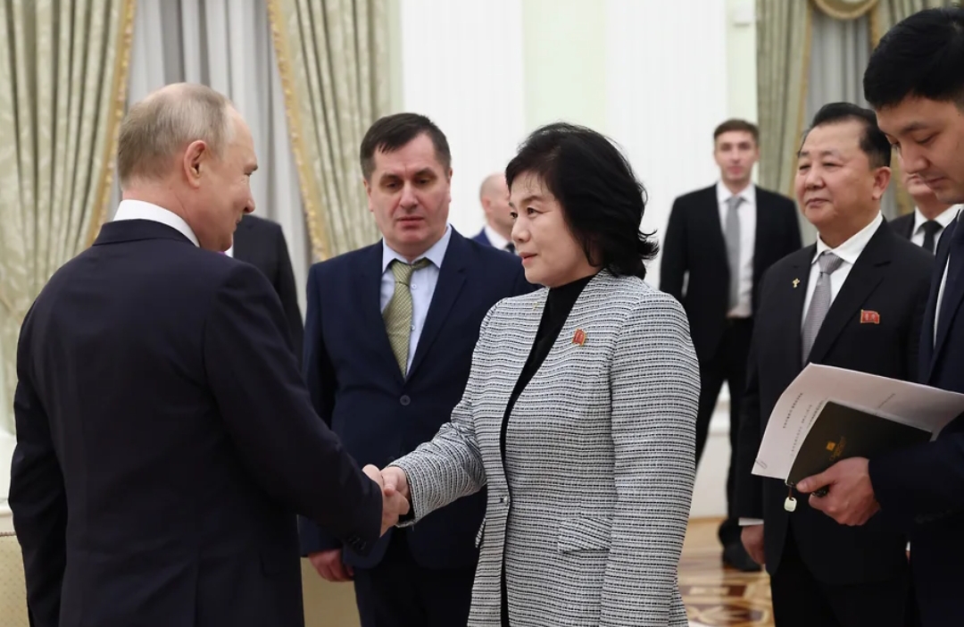 Putin KXDR xarici işlər naziri ilə görüşdü
