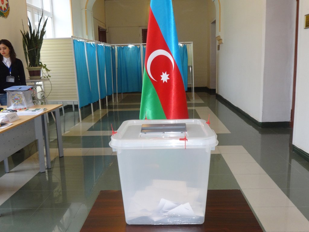Prezidentliyə üç namizədin vəkil edilmiş şəxsləri qeydə alındı