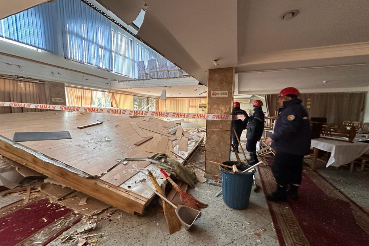 Bakıda dəhşət: Mərasim evinin tavanı çökdü, yaralılar var - FOTO/VİDEO