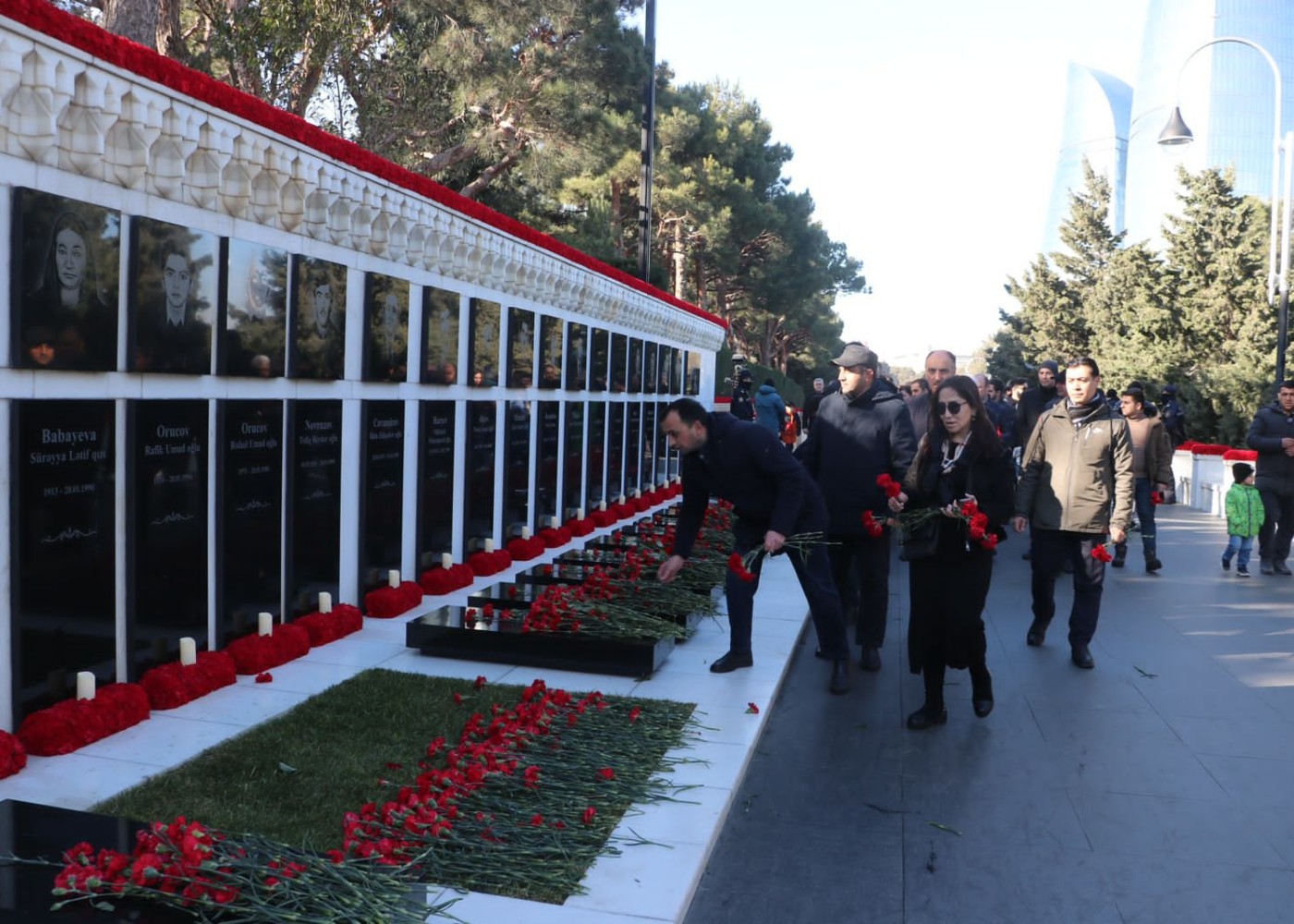 ETSN kollektivi Şəhidlər xiyabanını ziyarət edib - FOTO