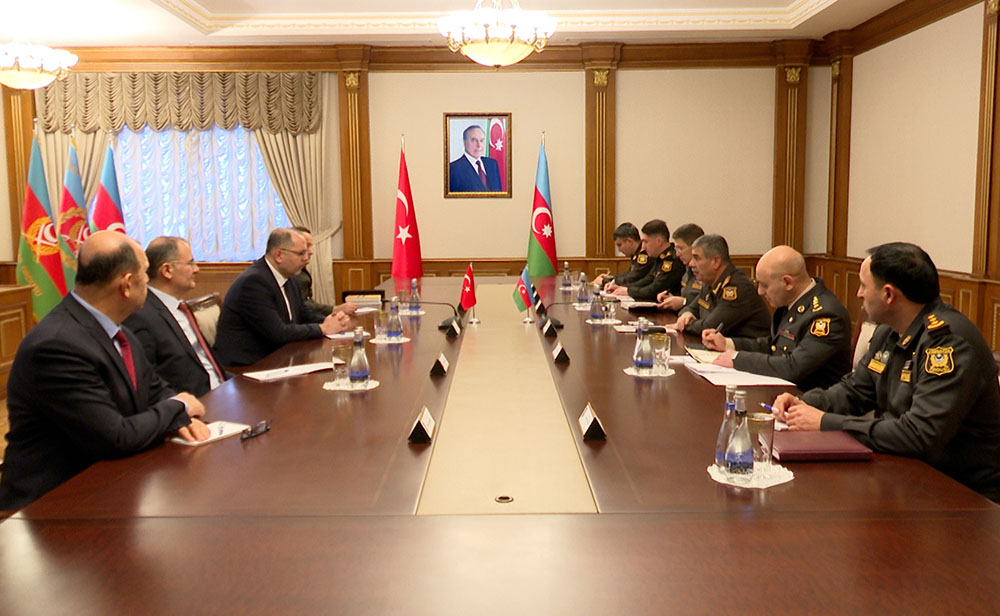 Yeni rektor ilk görüşünü keçirdi - FOTO