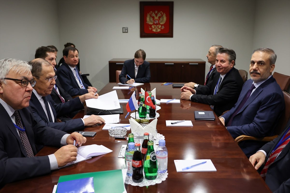 Lavrov Hakan Fidanla görüşdü