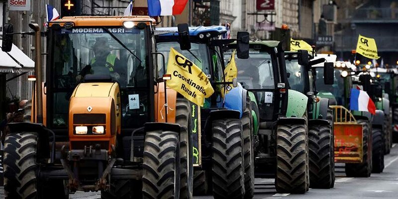 Fransız fermerlər Parisin yollarını bloklayacaqlar