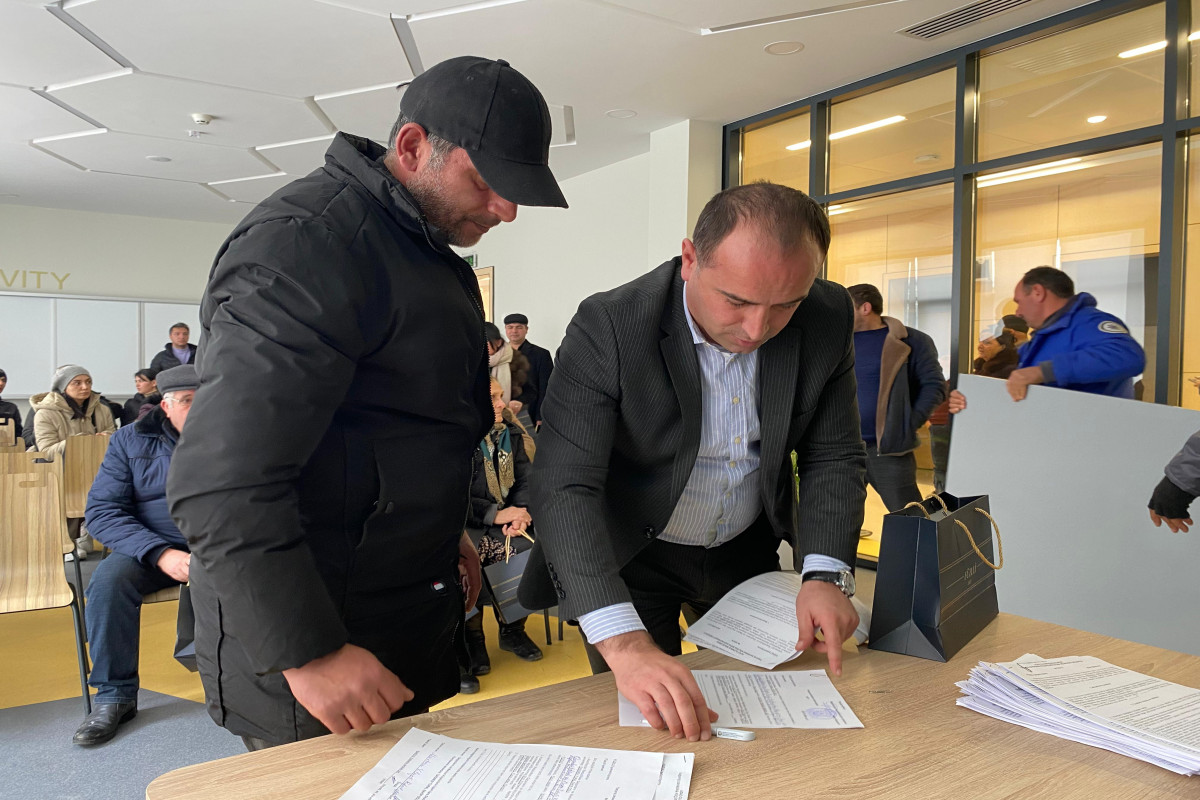 Füzuli şəhərinə köçürülən ailələrə mənzillərinin açarları təqdim edildi