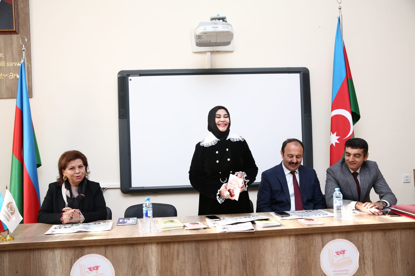 Özbəkistanın tanınmış şairi Xasiyyət Rüstəm Bakıda - FOTO