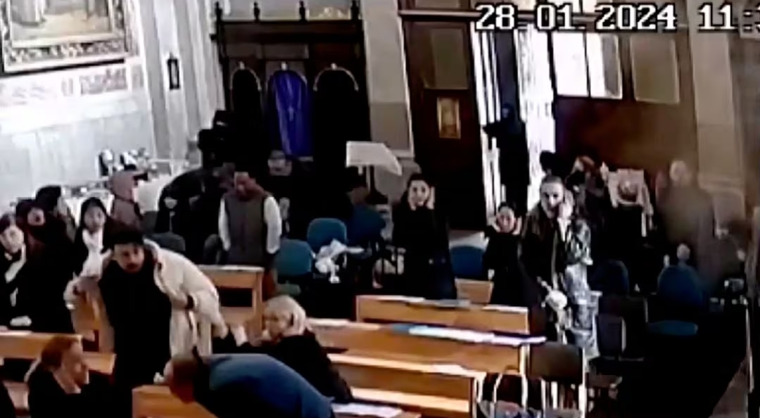 İstanbul kilsəsinə hücum edən şəxslər TUTULDU