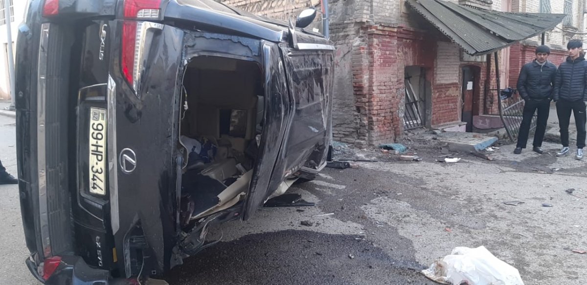 Gəncədə iki avtomobil toqquşdu - Piyada öldü