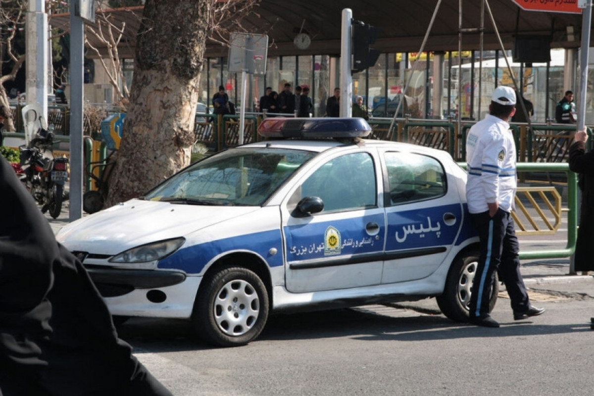 İranda 2 polis öldürüldü - 4-ü yaralandı