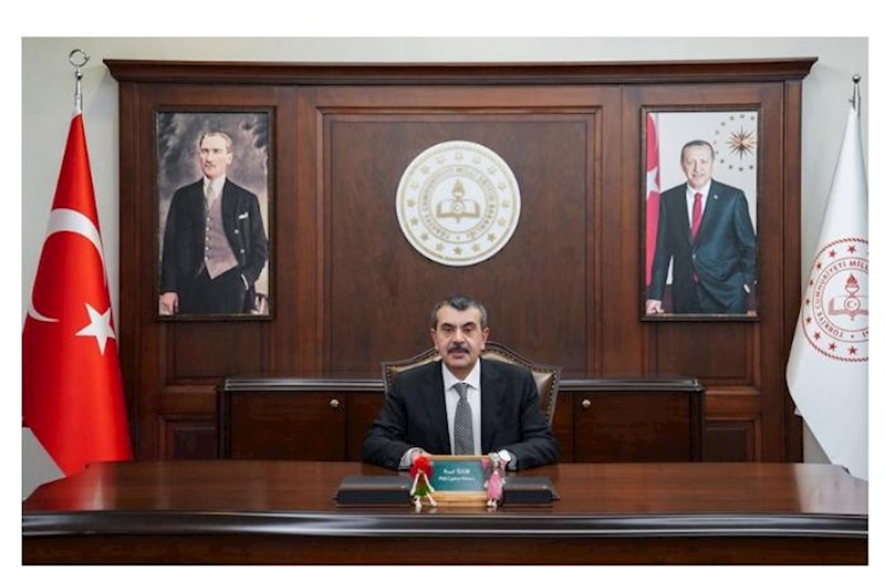 Türkiyənin təhsil naziri Fəxri və Şəhidlər xiyabanlarını ziyarət etdi