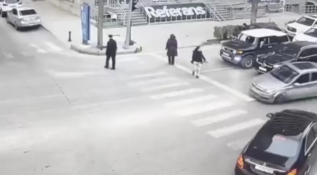 10-dan çox maşına ziyan vuran sürücü TUTULDU - VİDEO