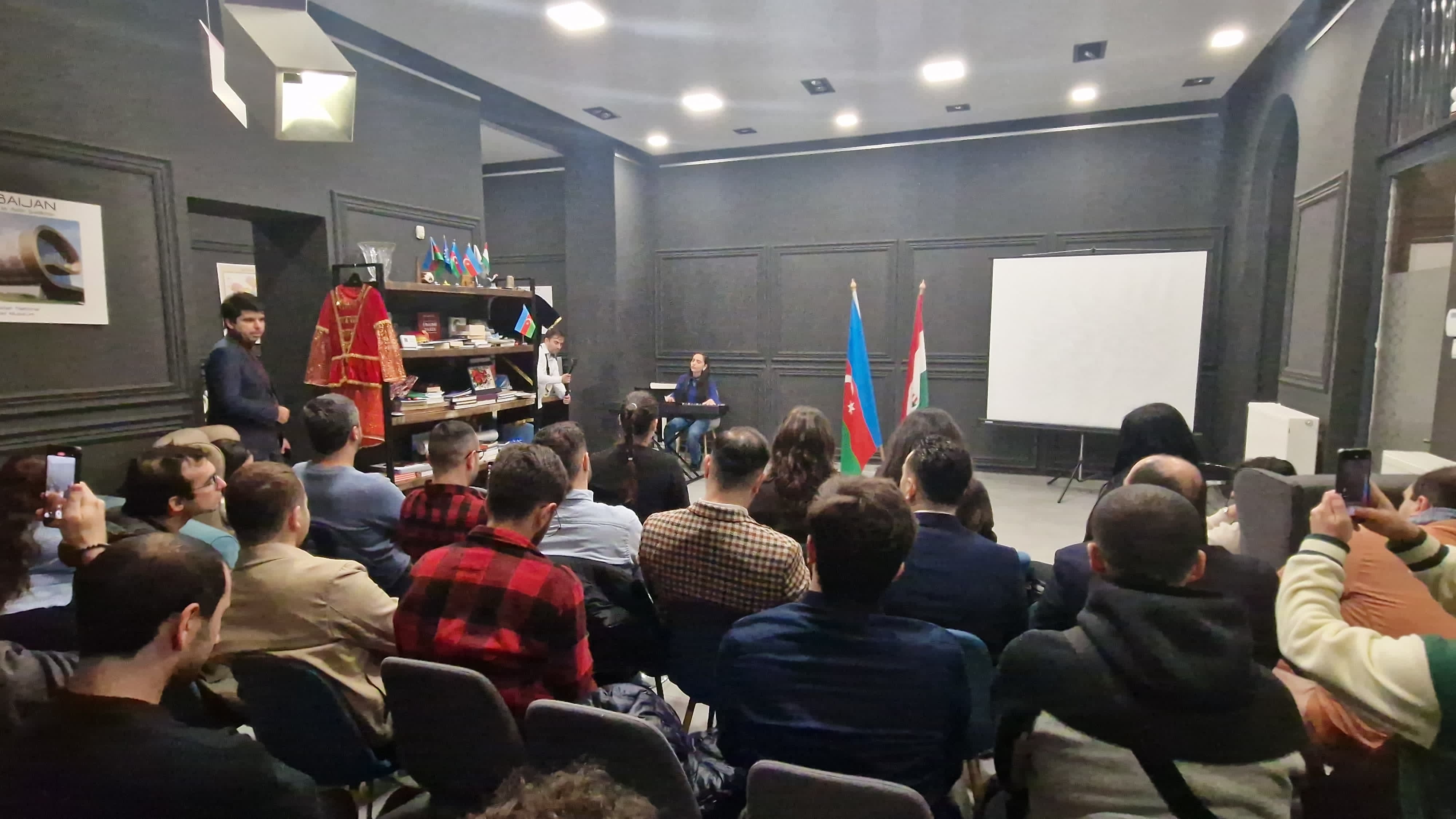 Macarıstan Azərbaycan Evində beynəlxalq forum iştirakçıları ilə görüş - FOTO/VİDEO