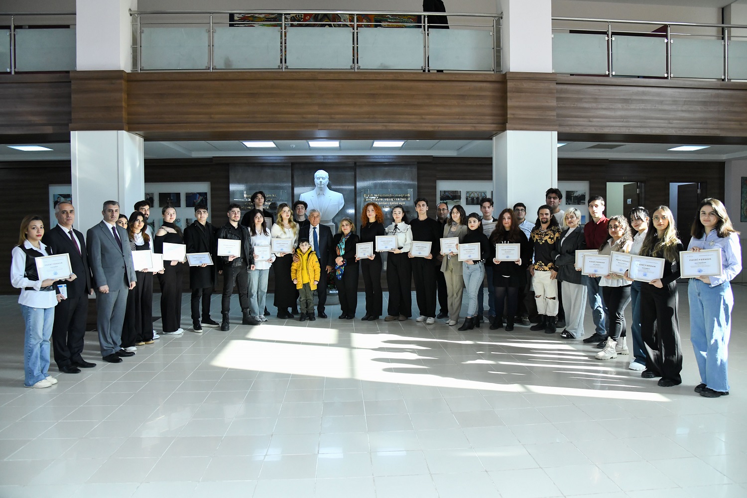 BMU-da fərqlənən tələbələr mükafatlandırıldı - FOTO