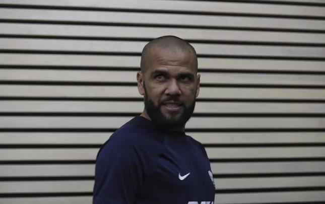 Dani Alveş məhkəmə qarşısına çıxır