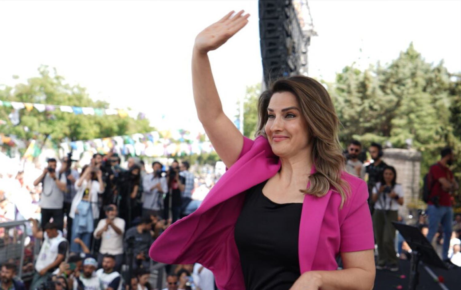 Demirtaşın həyat yoldaşı İmamoğluya RƏQİB OLMAYACAQ