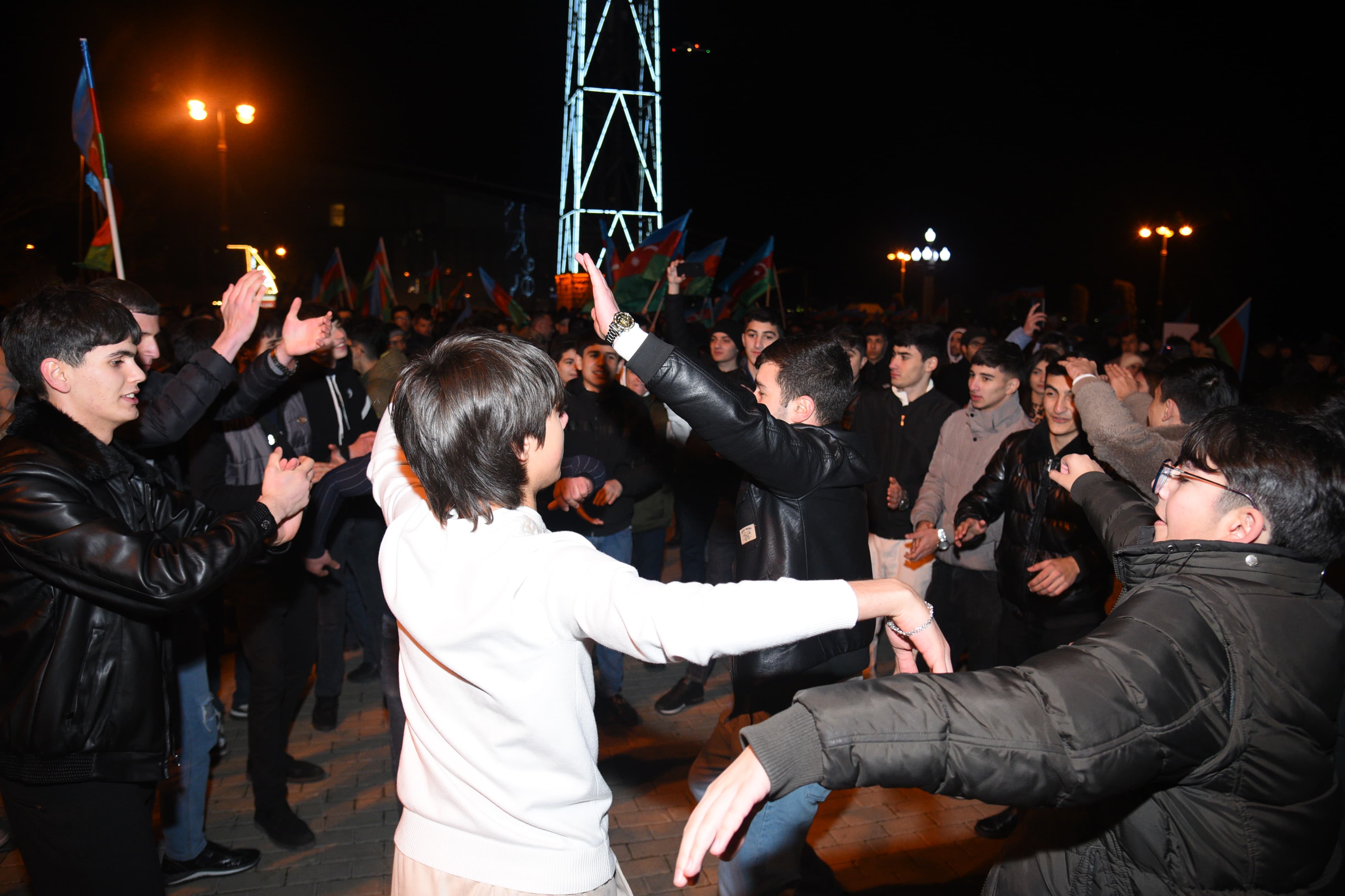 Bakıda bayram ab-havası - FOTOLAR