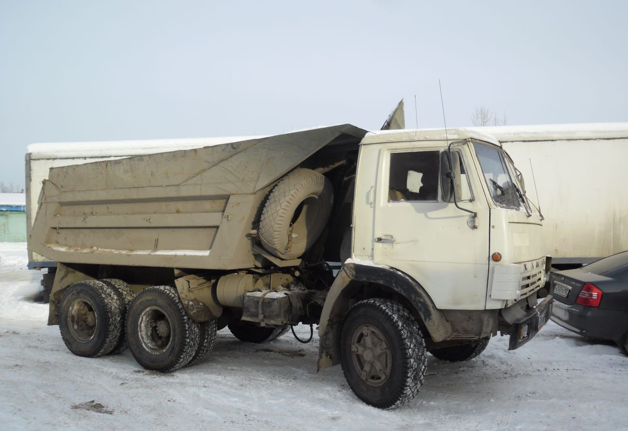 Bakıda iki “KamAZ” qaçırıldı