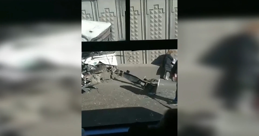 Bakıda sərnişin dolu avtobus ağır qəzaya düşdü - VİDEO