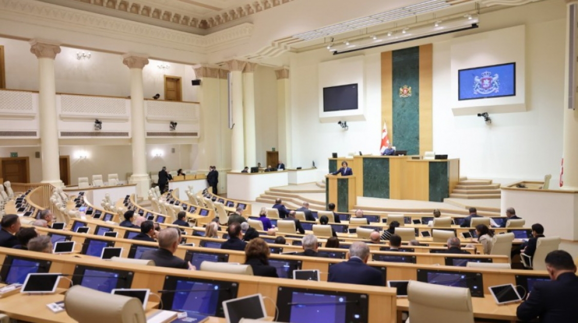 Parlament yeni hökumətə