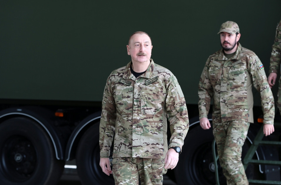 İlham Əliyev və oğlu hərbi obyektlərdə olublar - FOTOLAR