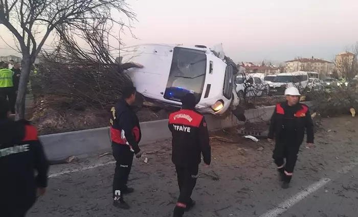 Türkiyədə avtobus qəzası - Ölən və yaralananlar var