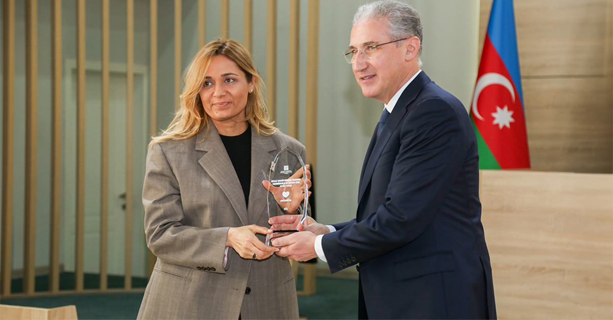 Nazir Qırmızı Ürəklər Fondunu mükafatlandırdı