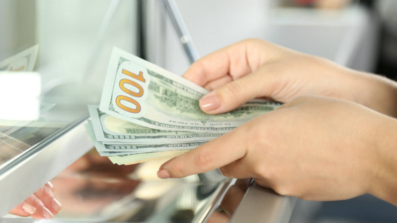 Ermənistanda dollar, avro və rubl ucuzlaşdı