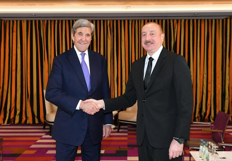 İlham Əliyev Con Kerri ilə GÖRÜŞDÜ