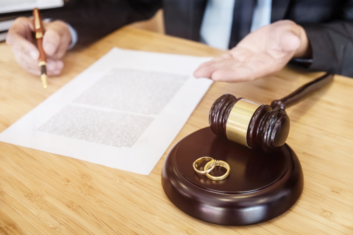 Boşanmasınlar deyə məhkəmə iclası “Sevgililər günü”nə təyin edildi 