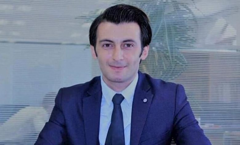 Dələduz politoloqa hökm oxundu