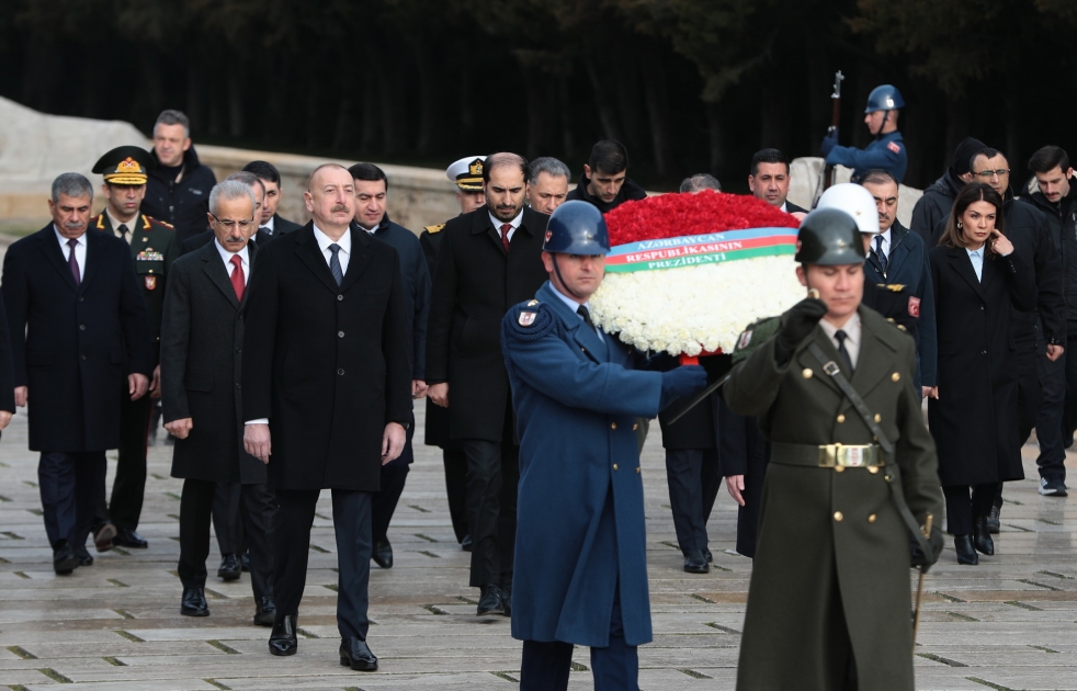 Prezident Atatürkün məzarını ziyarət etdi - FOTO