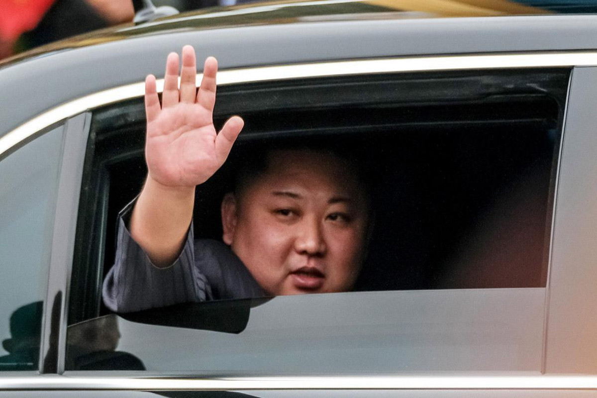 Putin Kim Çen Ina maşın hədiyyə etdi