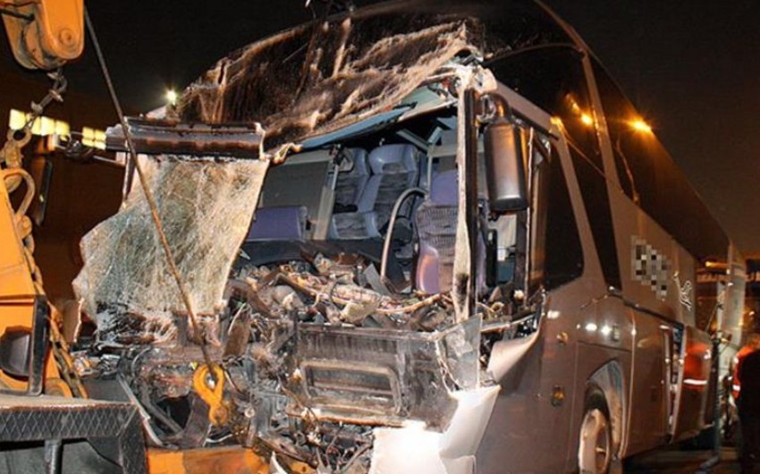 Malidə ağır avtomobil qəzası - 15 nəfər öldü