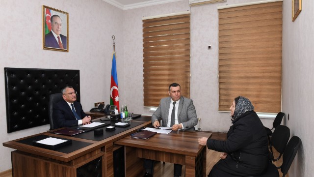 Komitə sədri vətəndaşların növbəti qəbulunu keçirib - FOTOLAR