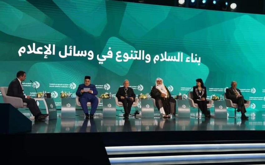 Şeyx medianın qlobal sülh prosesindəki rolundan DANIŞDI