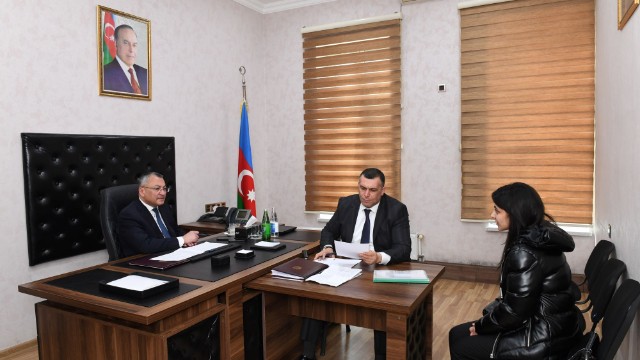 Komitə sədri vətəndaşların növbəti qəbulunu keçirdi - FOTOLAR