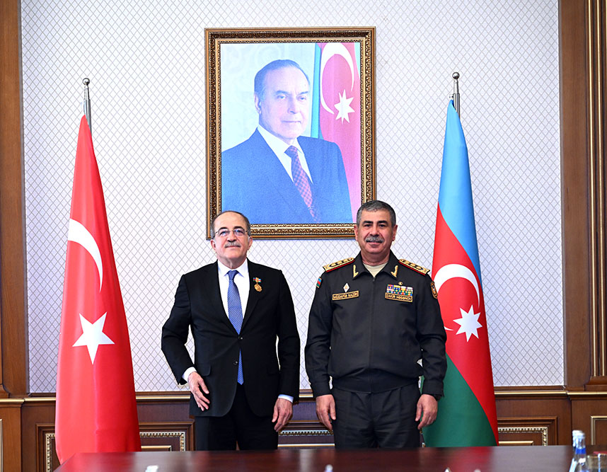 Nazir Yaşar Gülərin müavininə medal təqdim etdi