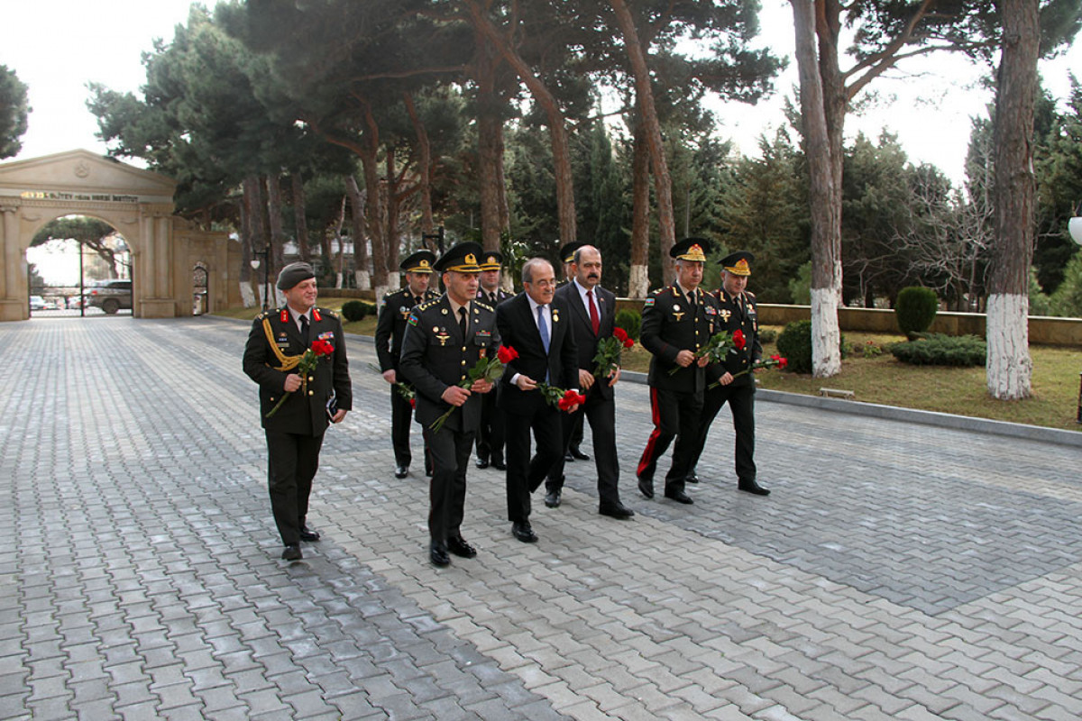 Türkiyə milli müdafiə nazirinin müavini hərbi institutda - FOTO