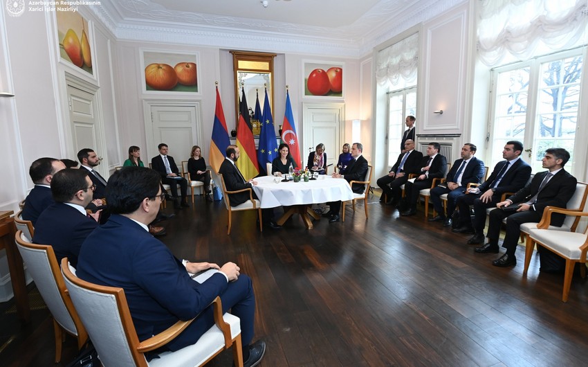 XİN Berlin görüşü barədə məlumat yaydı