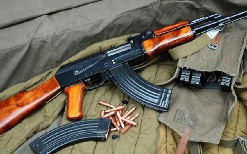 Sumqayıtda saxlanılan şəxsdən avtomat və narkotik AŞKARLANDI