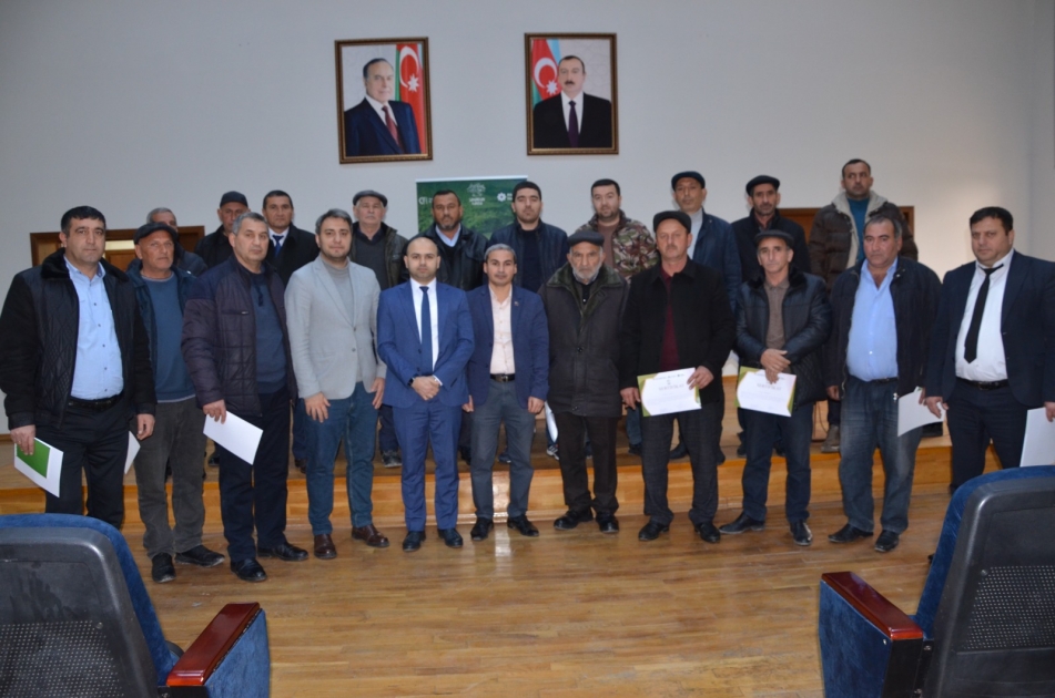 Kürdəmirdə fermerlərə təlim keçirildi - FOTO